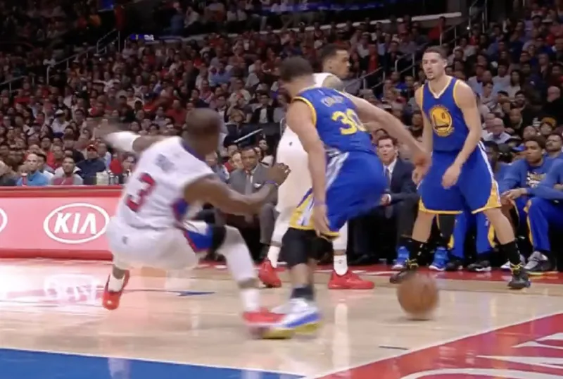 kaiyun 官网-美媒：11年前保罗被库里晃倒后，下一场狂砍41分17助攻4抢断